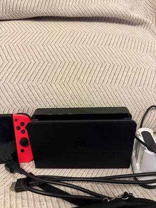 Nintendo Switch OLED con funda y cargador