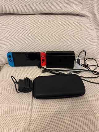 Nintendo Switch OLED con funda y cargador