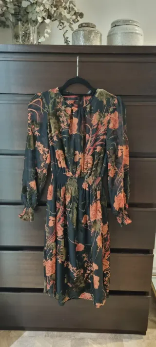 Vestido tul negro Zara.