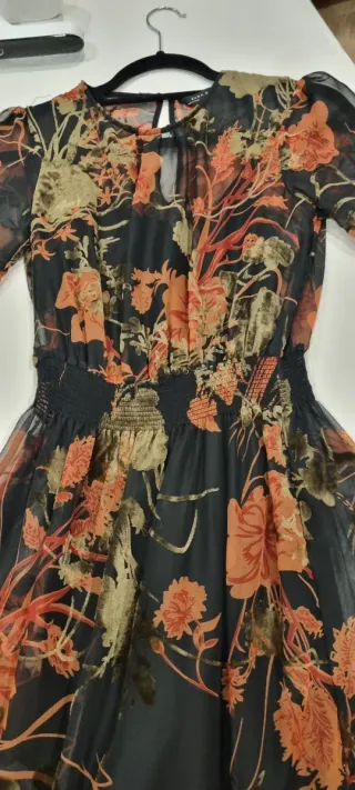 Vestido tul negro Zara.