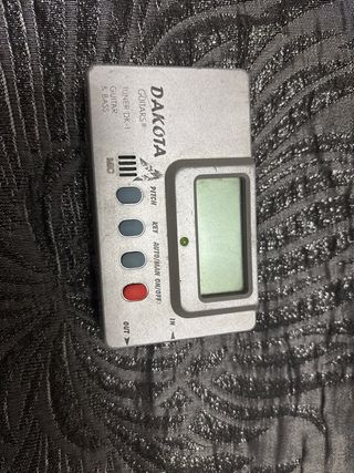 Afinador Dakota DK-1 Guitarra y Bajo