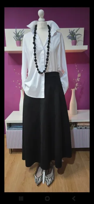 Falda larga antelina negra con bolsillos