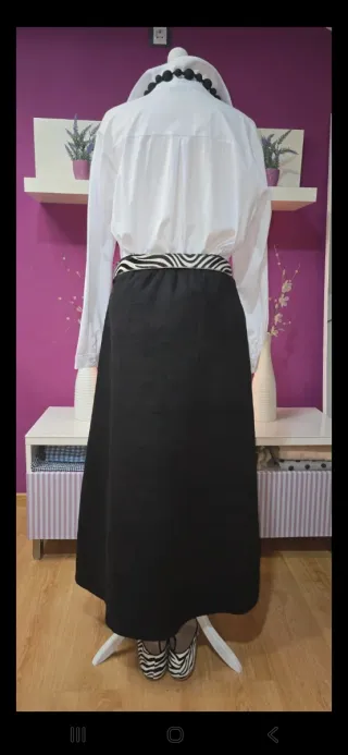 Falda larga antelina negra con bolsillos