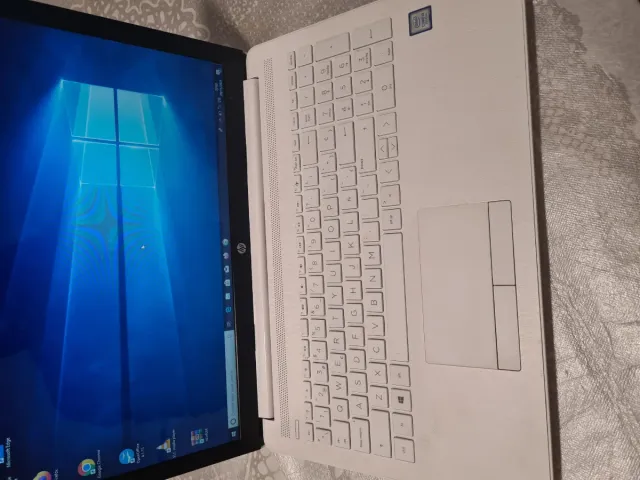 Ordenador portátil HP blanco