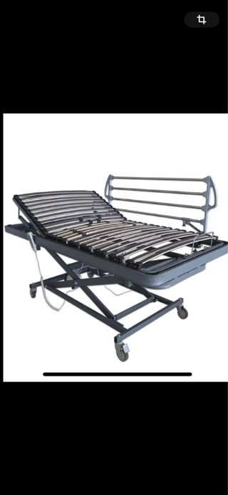 Cama articulada con barandillas
