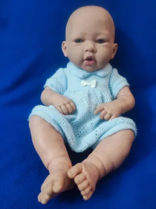 Moisés antiguo con muñeco