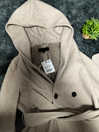 Abrigo beige/gris con capucha Talla XS