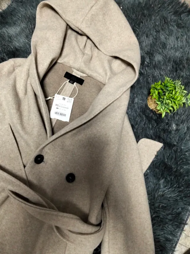 Abrigo beige/gris con capucha Talla XS