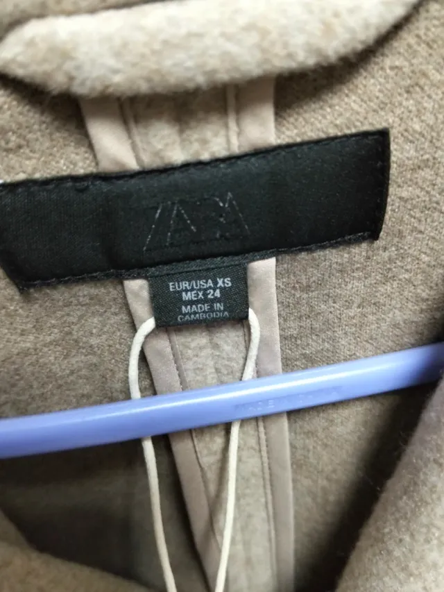 Abrigo beige/gris con capucha Talla XS