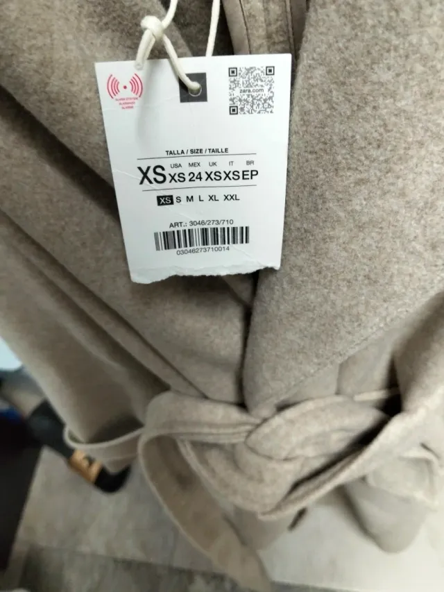 Abrigo beige/gris con capucha Talla XS