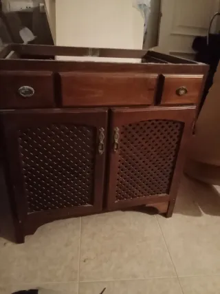 Mueble de baño de madera y cristal