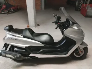 Vendo o cambio por cabrio antiguo
Yama Majesty400
