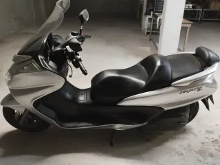 Vendo o cambio por cabrio antiguo
Yama Majesty400