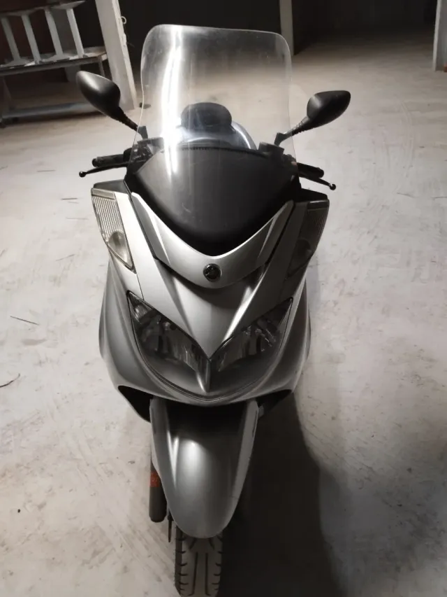 Vendo o cambio por cabrio antiguo 
Yama Majesty400