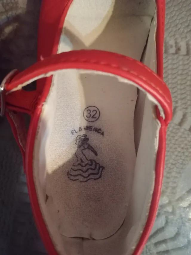 Zapatos rojos niña talla 32