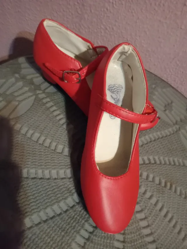 Zapatos rojos niña talla 32