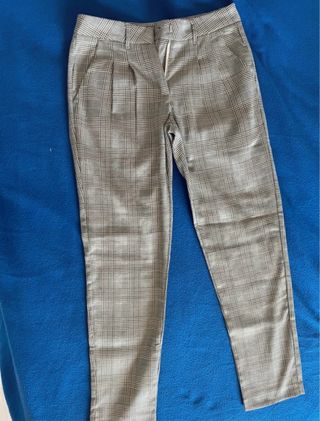 Calças chino xadrez cinza e castanho