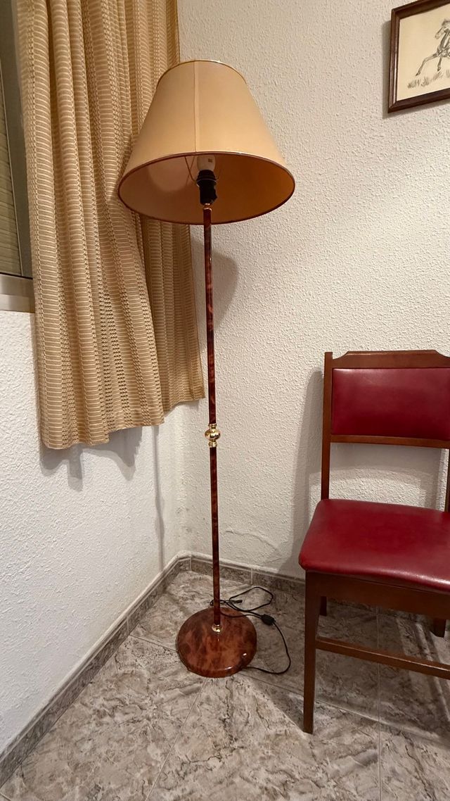 Lámpara de pie madera y metal