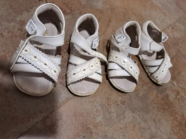 Sandalias gemelas blancas talla 18