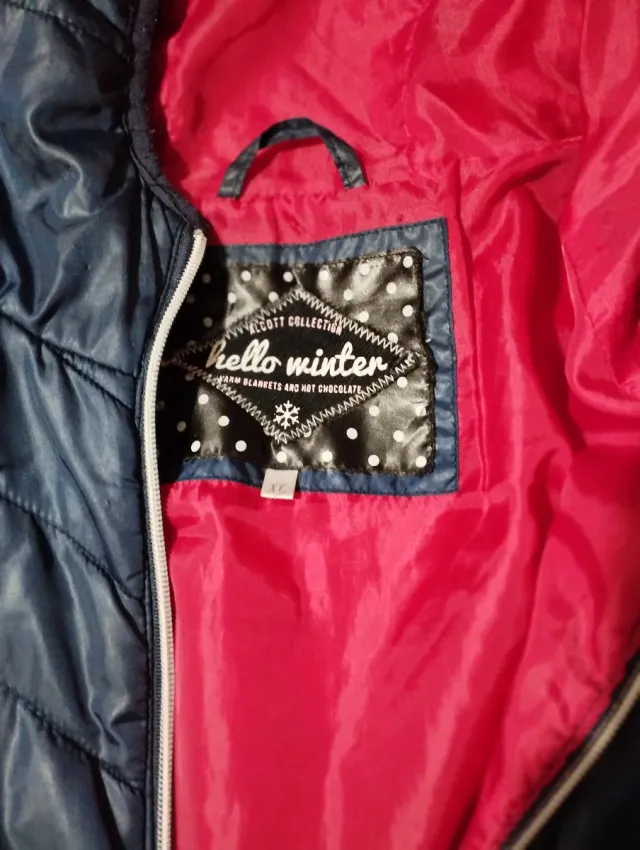 Piumino donna con cappuccio blu e rosso