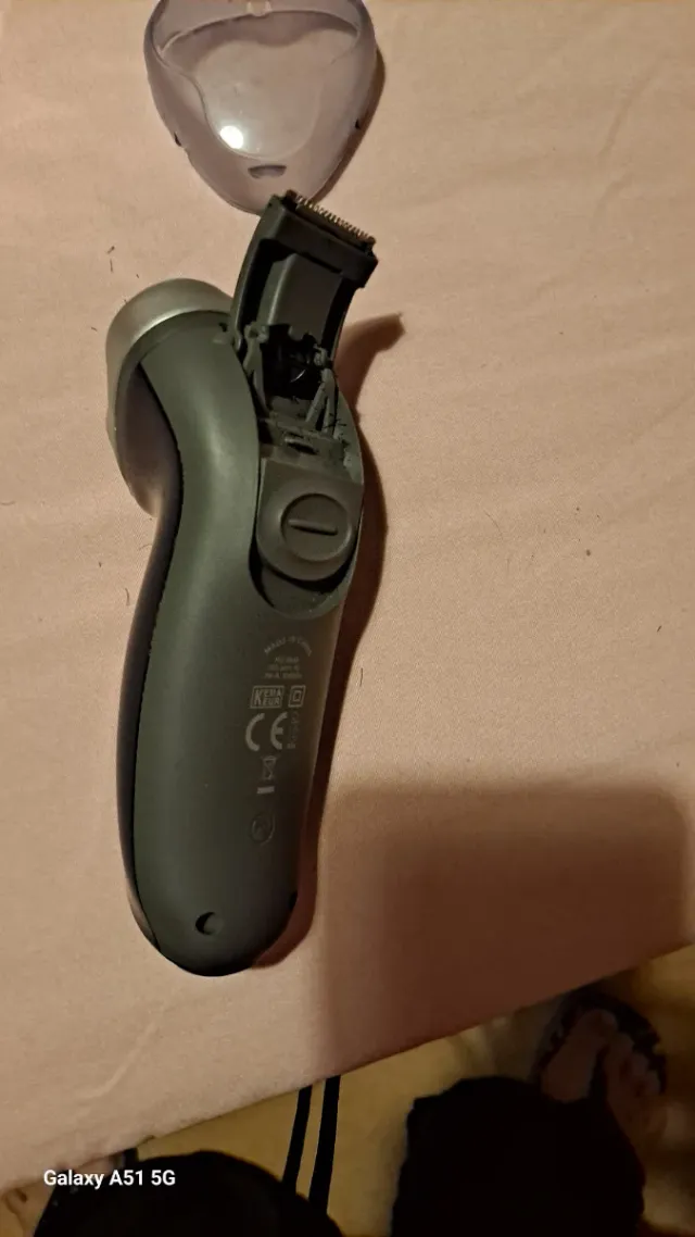 Máquina de afeitar Philips azul y plateada