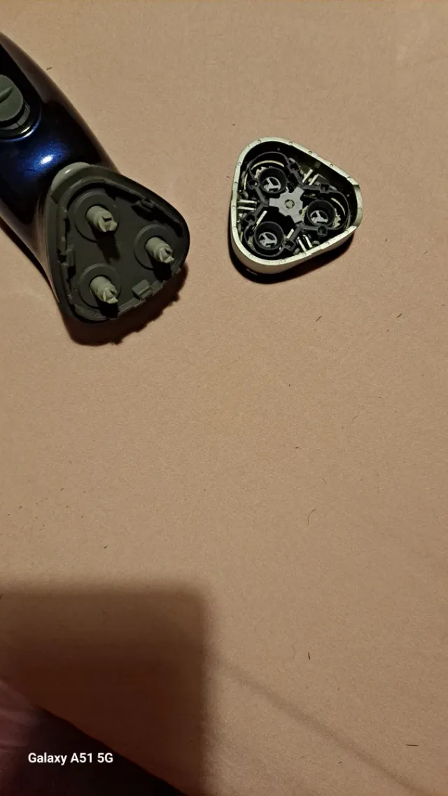 Máquina de afeitar Philips azul y plateada