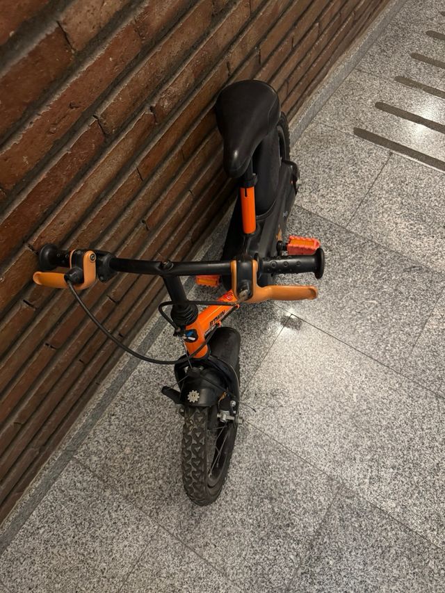 Bicicleta infantil Decathlon naranja 4-6 años