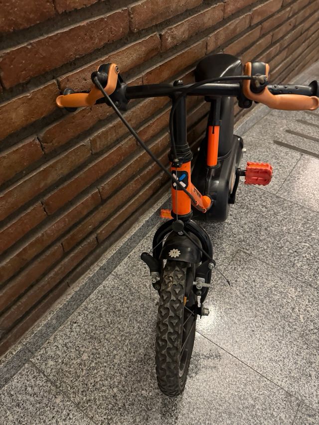 Bicicleta infantil Decathlon naranja 4-6 años