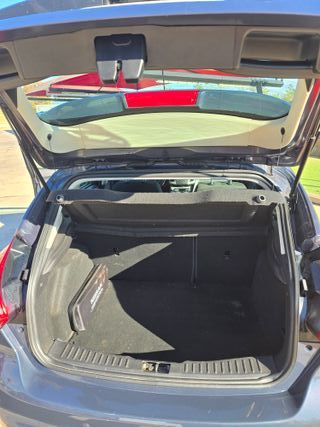 FORD FOCUS  1600 100 CV Azul Marino en buen estado