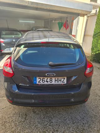 FORD FOCUS  1600 100 CV Azul Marino en buen estado