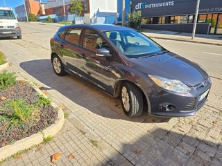 FORD FOCUS  1600 100 CV Azul Marino en buen estado