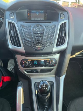 FORD FOCUS  1600 100 CV Azul Marino en buen estado