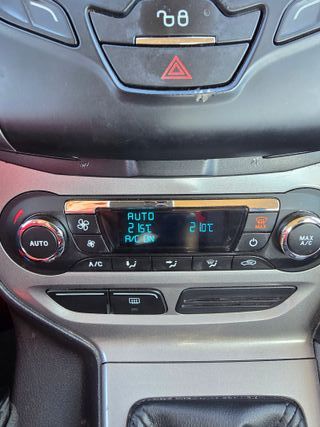 FORD FOCUS  1600 100 CV Azul Marino en buen estado