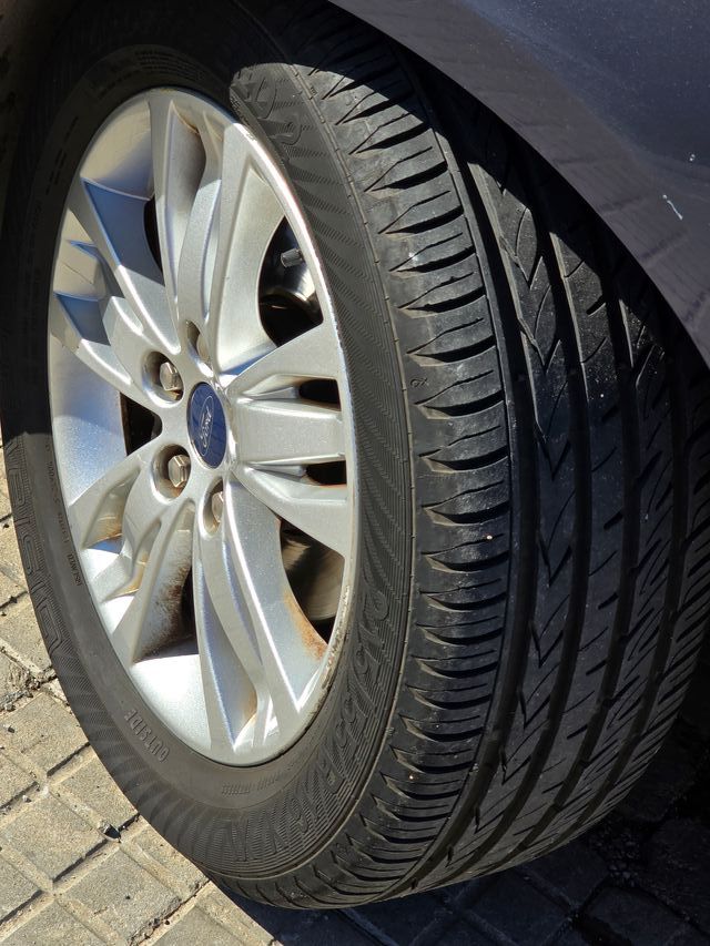 FORD FOCUS  1600 100 CV Azul Marino en buen estado