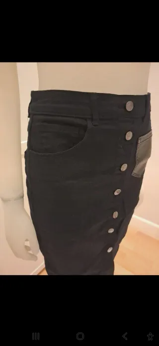 Falda vaquera Stradivarius negra T.38