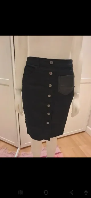 Falda vaquera Stradivarius negra T.38