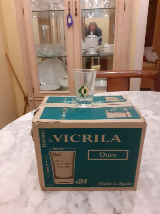 24 Vasos Vicrila Ouro 5cl