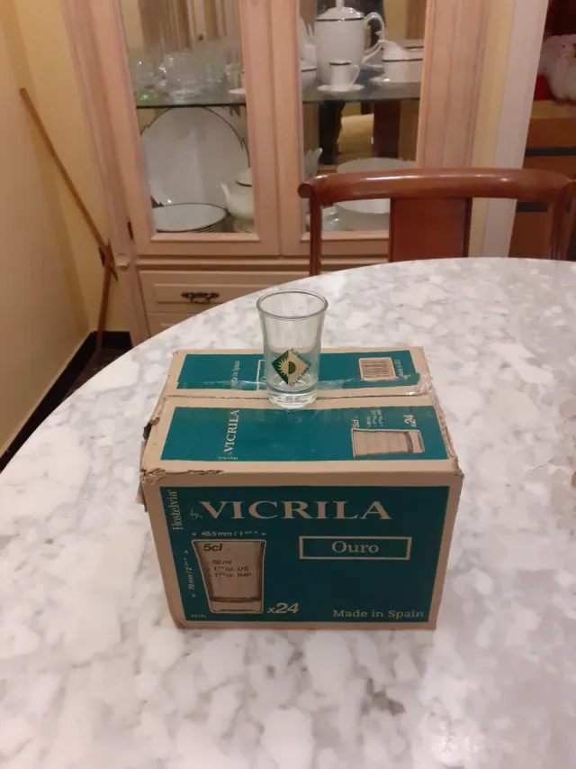 24 Vasos Vicrila Ouro 5cl