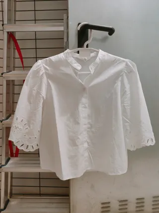 Blusa blanca con bordados