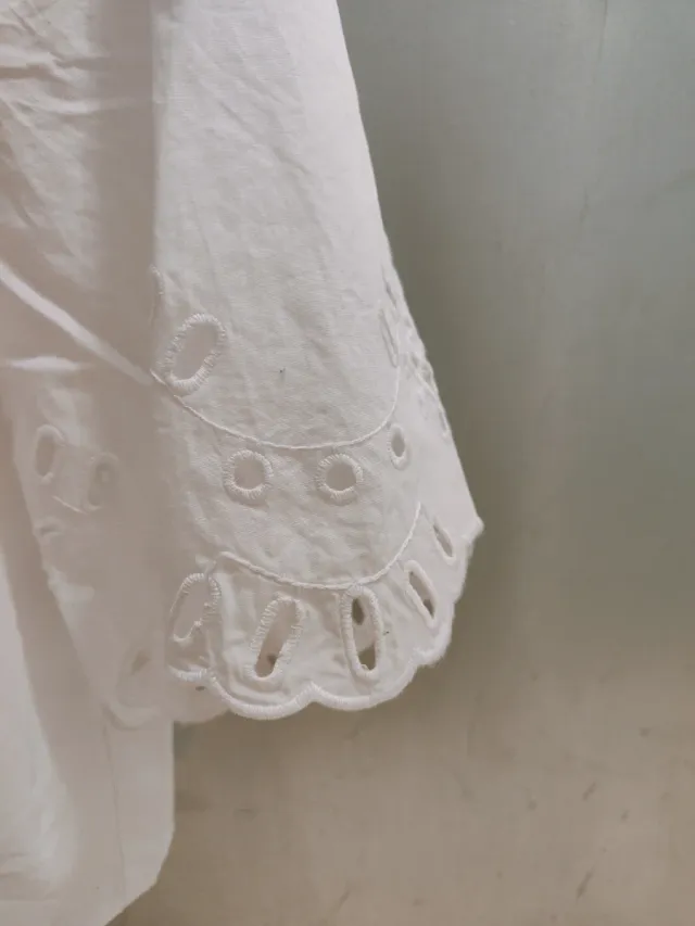 Blusa blanca con bordados