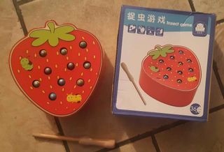 Gioco acchiappa bruchi a forma di fragola