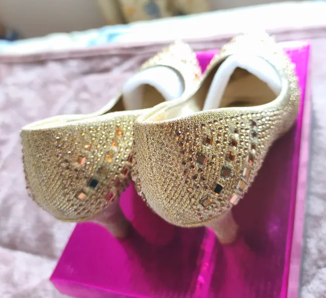 Zapatos dorados pedrería Talla 36