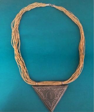 Collana artigianale triangolare