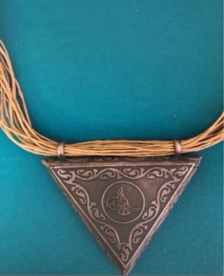 Collana artigianale triangolare