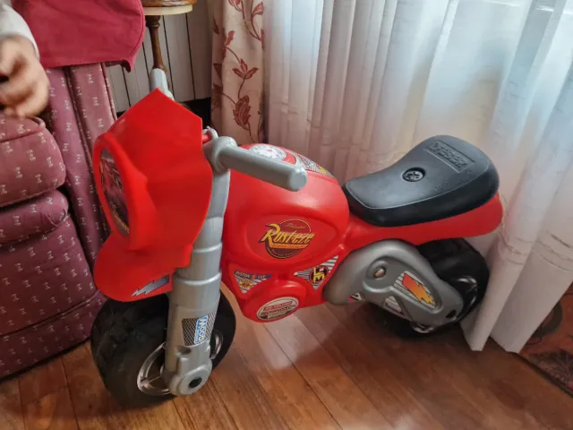 Moto Feber correpasillos diseño Cars