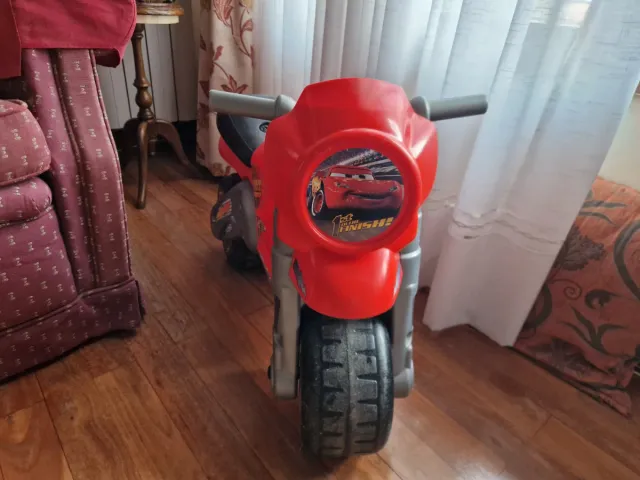 Moto Feber correpasillos diseño Cars