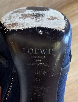 Botines ante azul marino con detalles dorados