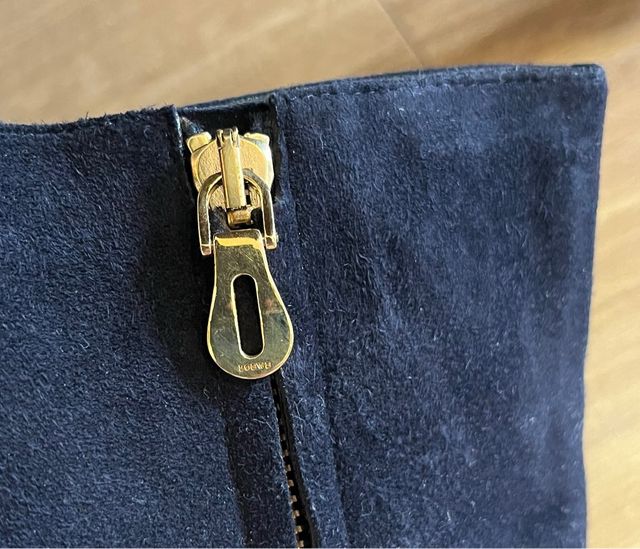 Botines ante azul marino con detalles dorados