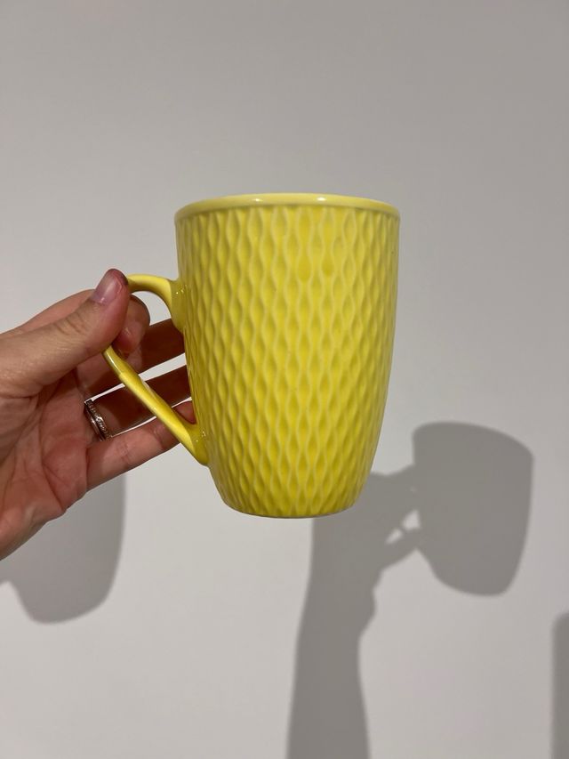taza amarilla