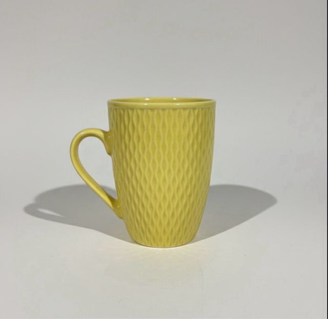 taza amarilla